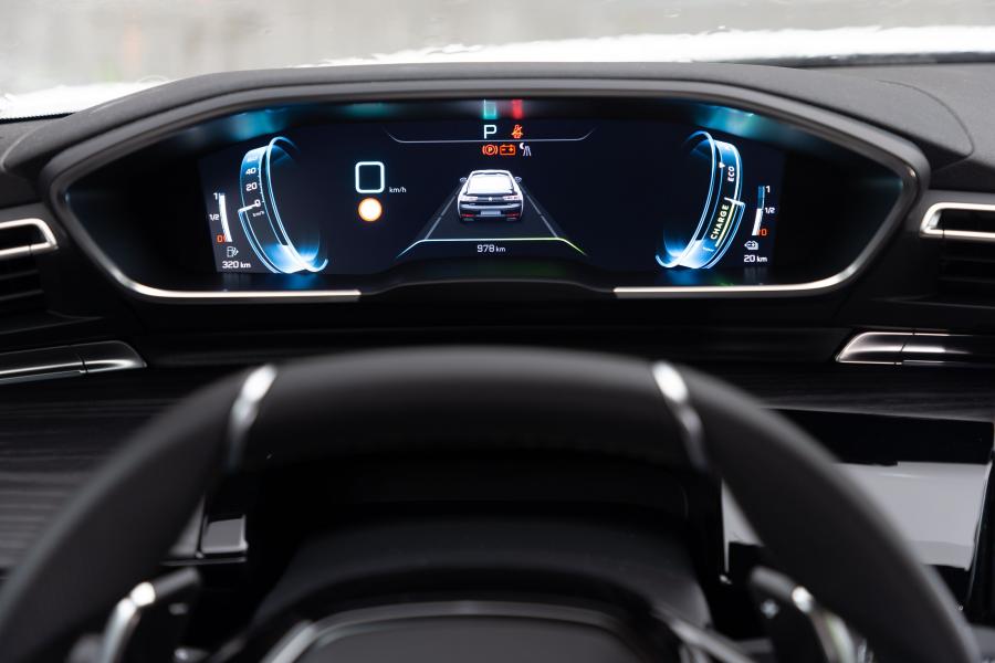 Панель приборов Peugeot 508 GT HYBRID 2019 года  (WW) (фото 22 из 40)